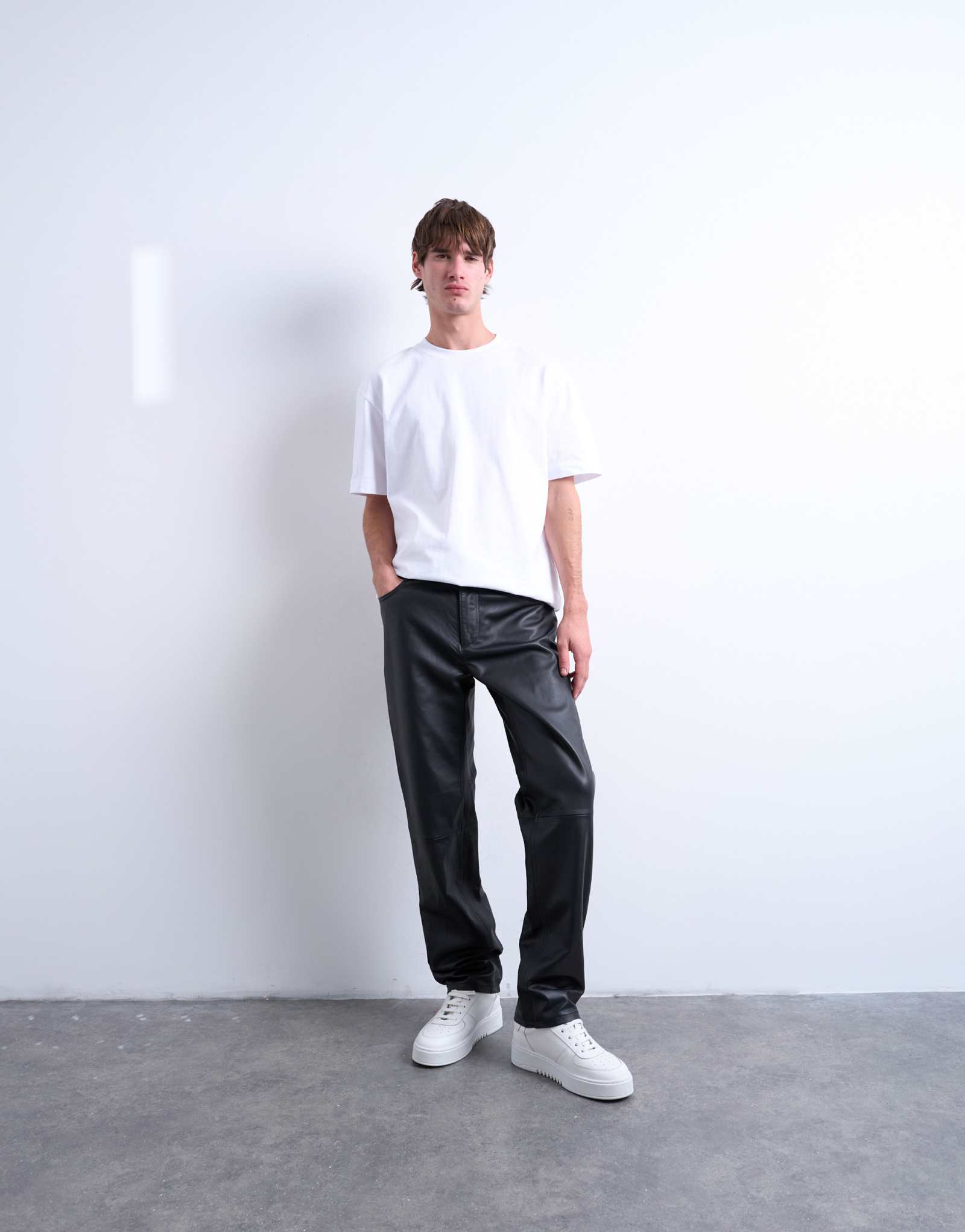 Брюки из натуральной кожи с прямыми штанинами Topman черного цвета