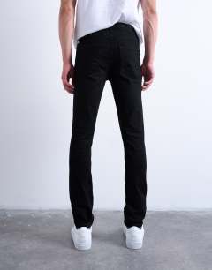 Model wearing Stretch skinny jean in black