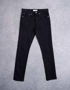 Model wearing Stretch skinny jean in black