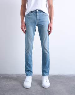 Stretch skinny jean in light wash
