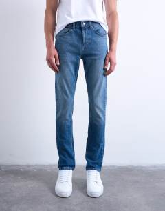 Stretch skinny jean in mid wash
