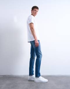 Model wearing Stretch skinny jean in mid wash