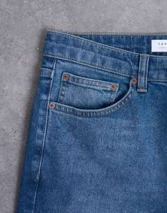 Model wearing Stretch skinny jean in mid wash