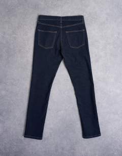 Model wearing Stretch skinny jean in raw