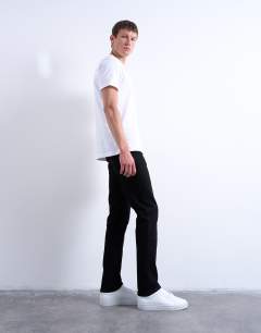 Model wearing Stretch slim jean in black