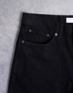 Model wearing Stretch slim jean in black