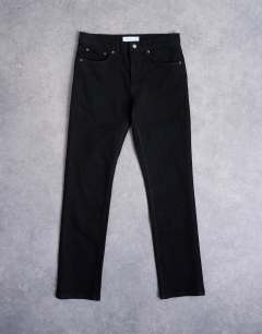 Model wearing Stretch slim jean in black