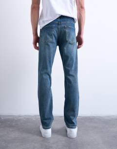 Model wearing Stretch slim jean in mid wash