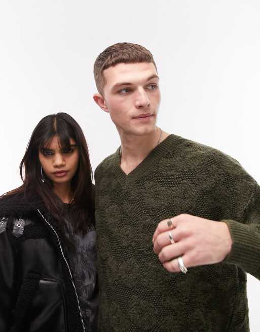 Topman – Strickpullover in Khaki mit strukturiertem Tierfellmuster und V-Ausschnitt