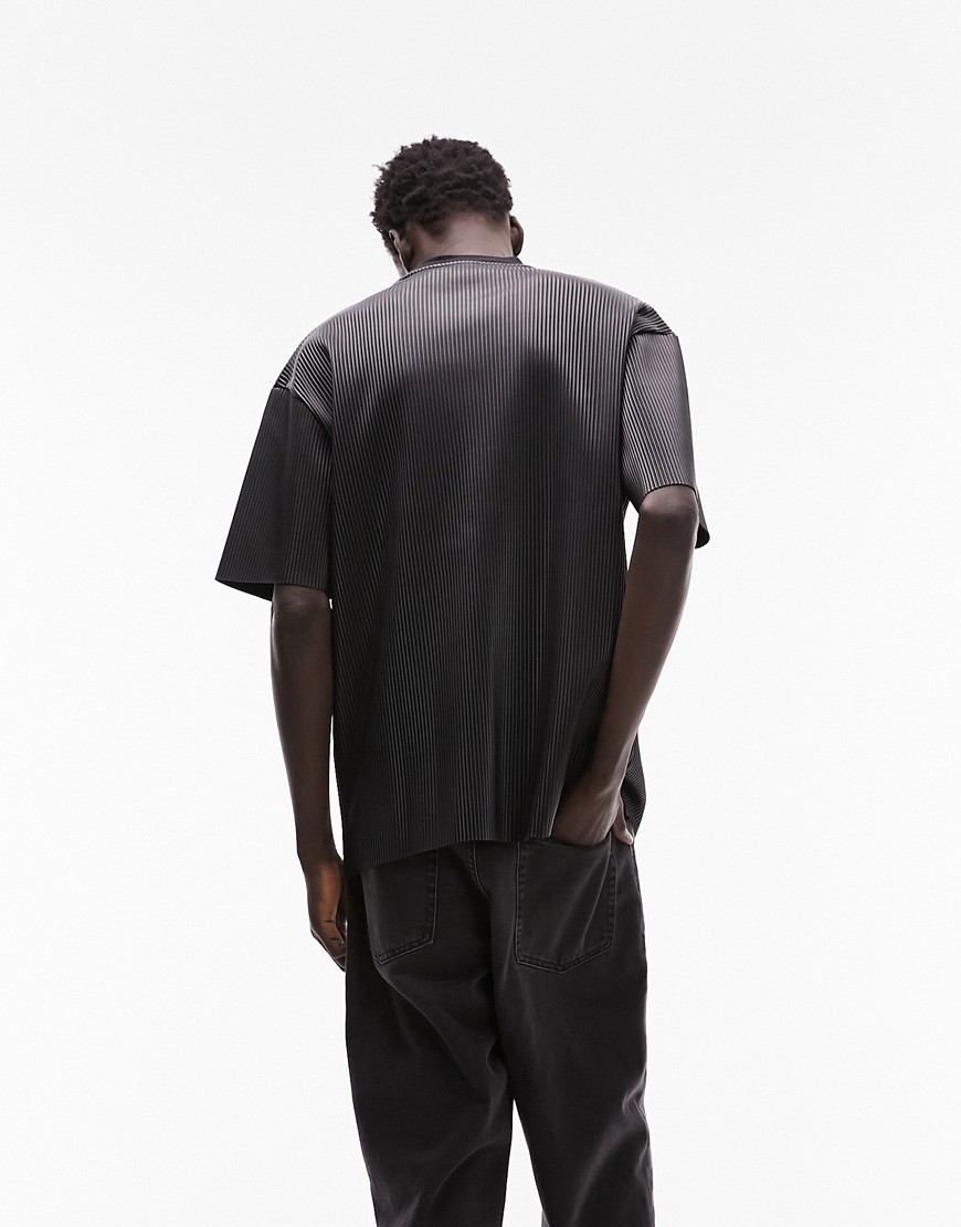 topman - svart plisserad t-shirt i oversize och läderimitation-svart/a