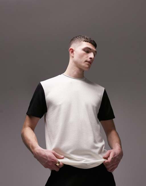 Topman – T-Shirt in Ecru mit klassischem Schnitt, Zierstreifen und farblich abgesetzten Ärmeln