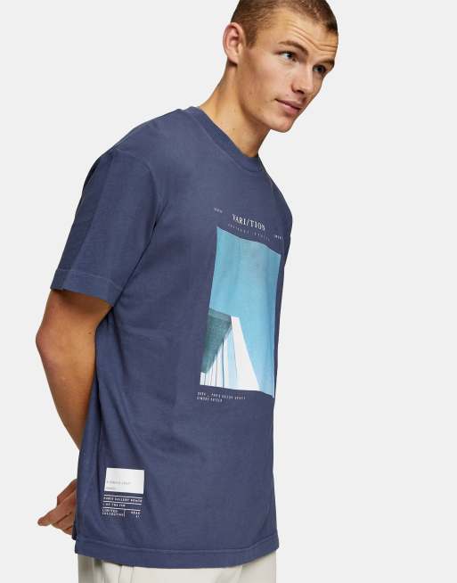 Topman – T-Shirt mit „Variation”-Print in verwaschenem Blau