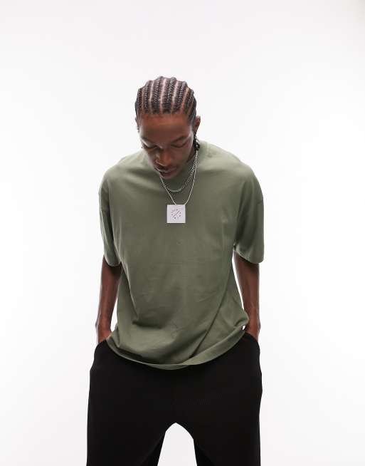 Topman – T-shirt o kroju extreme oversize w kolorze khaki z naszywką „Stockholm”
