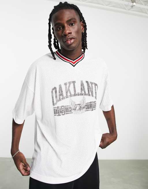 Topman - T-shirt ultra oversize à col V et imprimé Oakland - Écru 