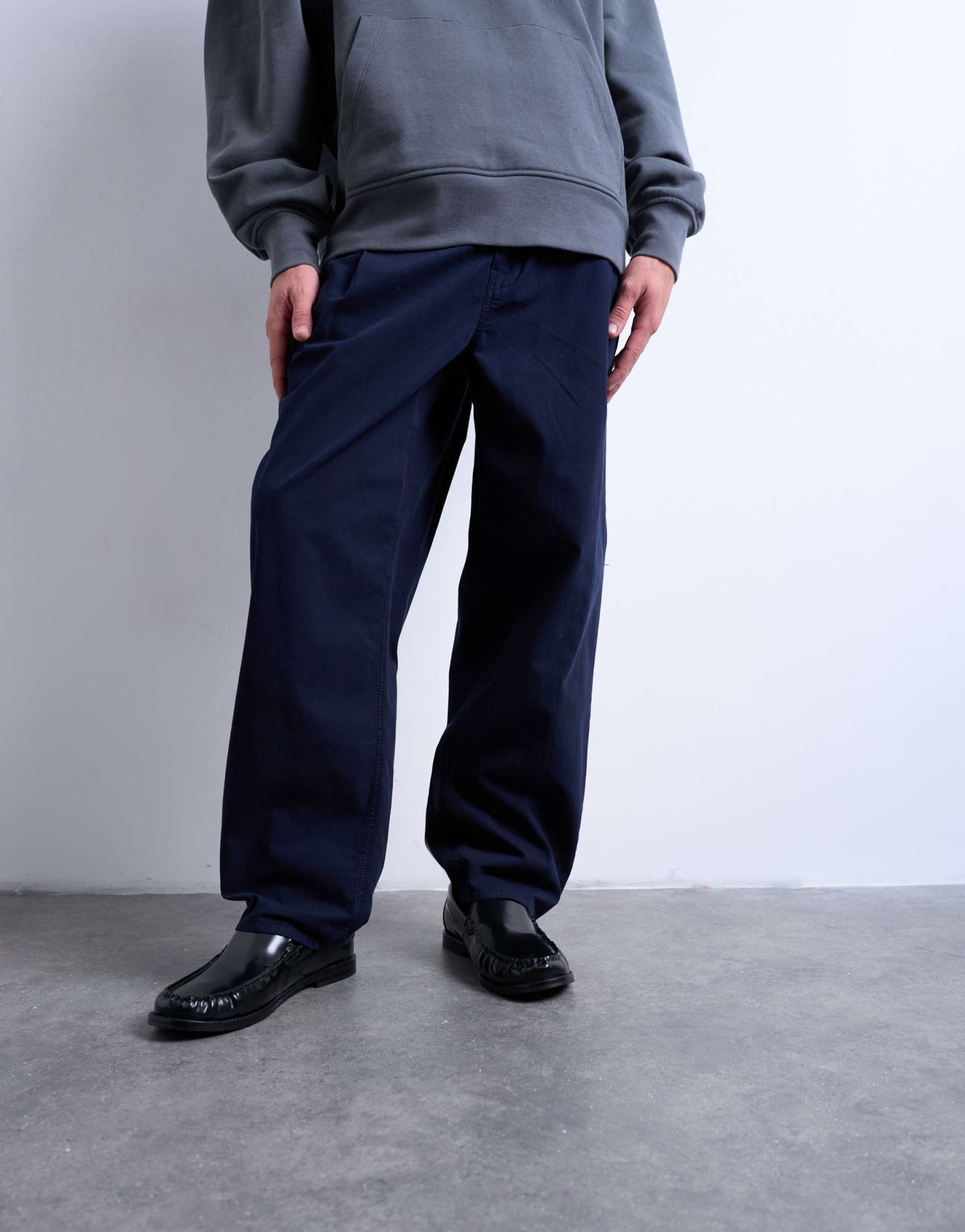 Саржевые брюки зауженного кроя Topman темно-синего цвета