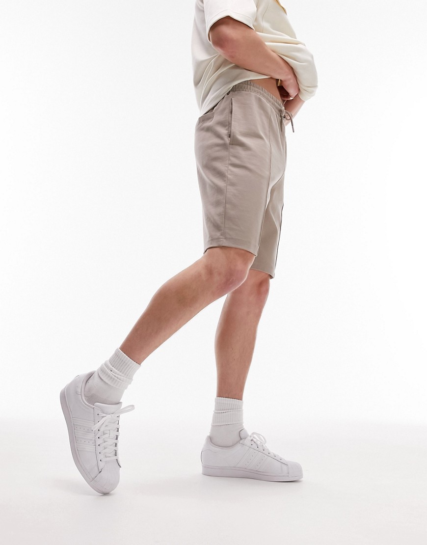 tapered pintuck short in light brown