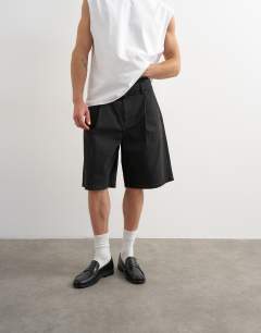 Twill bermuda short with pleats in black