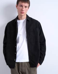 Model wearing Twill overshirt in black