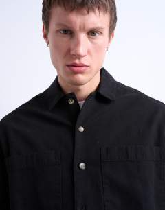 Model wearing Twill overshirt in black