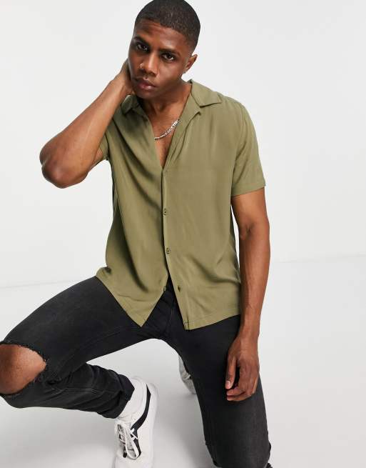 Topman – Viskose-Hemd in Khaki mit tiefem V-Ausschnitt  