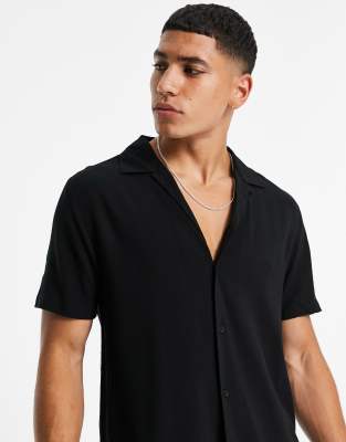 Topman – Viskose-Hemd in Schwarz mit tiefem V-Ausschnitt  