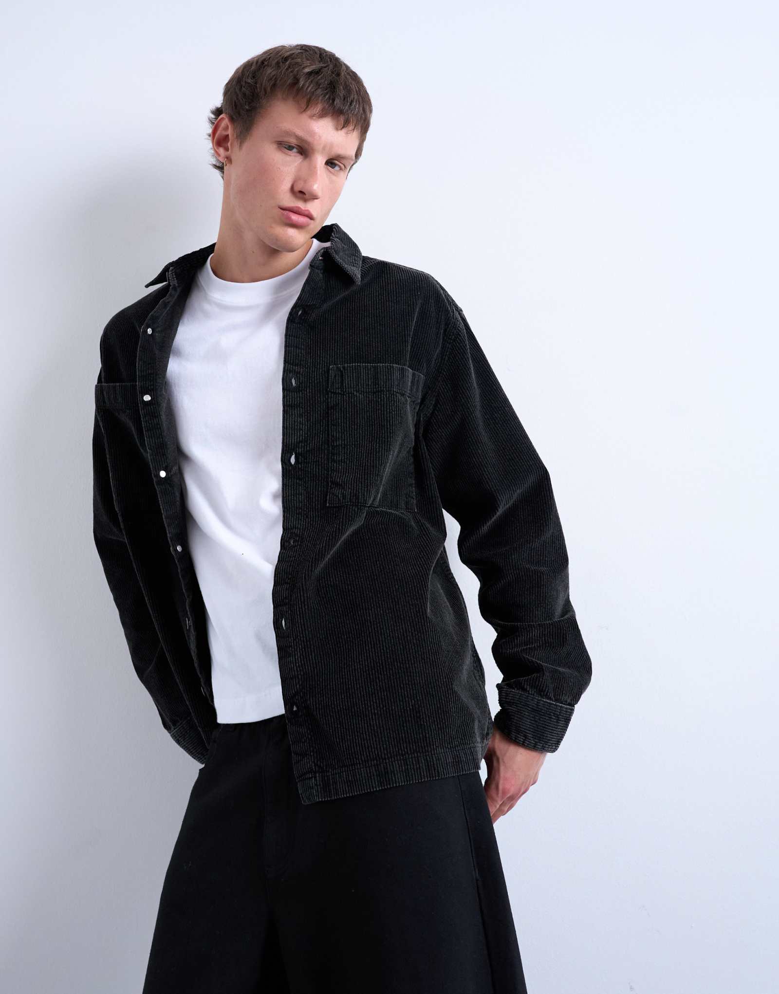 Выстиранная вельветовая верхняя рубашка Topman черного цвета