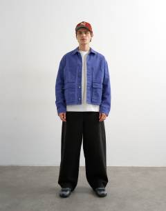 Model wearing Washed double pocket jacket in french blue