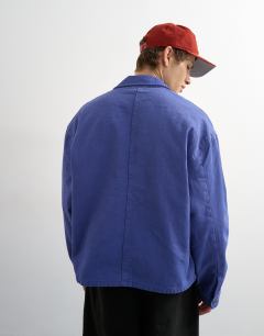 Model wearing Washed double pocket jacket in french blue