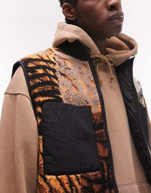 Topman – Weste aus Teddystoff mit durchgängigem Tierfellmuster in Braun, 3 von 4