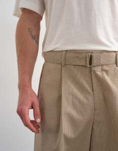 Model wearing Wide leg belted check short in neutral