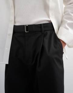Model wearing Wide leg belted twill short in black