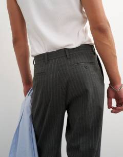 Model wearing Wide leg pinstripe trouser with pleats in charcoal