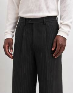 Model wearing Wide leg pinstripe trouser with pleats in charcoal