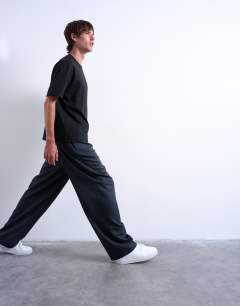 Model wearing Wide leg pleated stripe trouser in grey