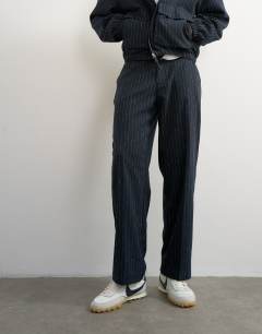 Model wearing Wide leg trouser with boucle pinstripe in navy