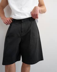 Model wearing Wide leg twill bermuda short with pleats in black