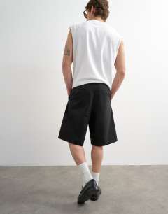 Model wearing Wide leg twill bermuda short with pleats in black