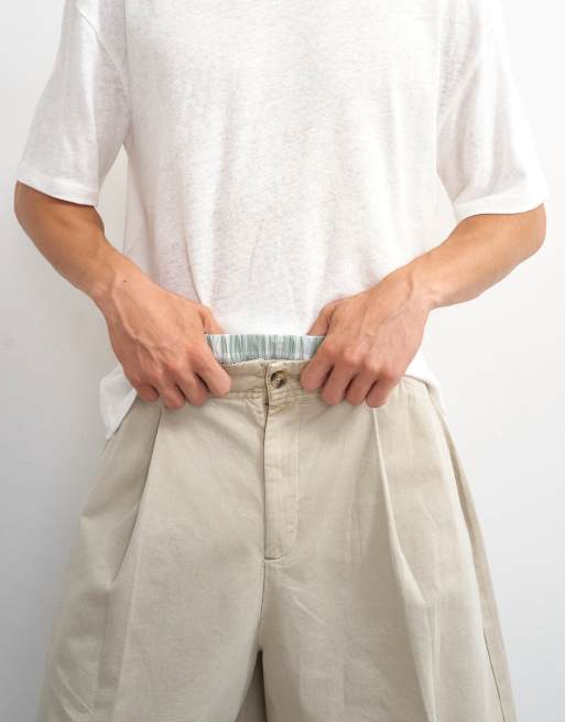 Topman wide leg twill bermuda short with pronounced pleat in stone, 2 of 5