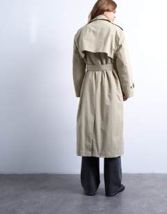 Model wearing 2 in 1 borg trench with detachable lining&nbsp;in stone