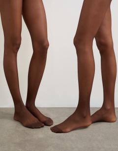Model wearing 2 pack 15 denier tights in chocolate