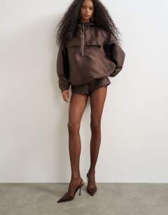 Model wearing 2 pack 15 denier tights in chocolate