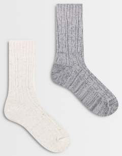 Model wearing 2pk cable knit cosy socks in off white and grey nepp