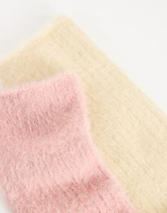 Model wearing 2pk cosy fluffy socks in pink and off white