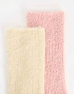Model wearing 2pk cosy fluffy socks in pink and off white