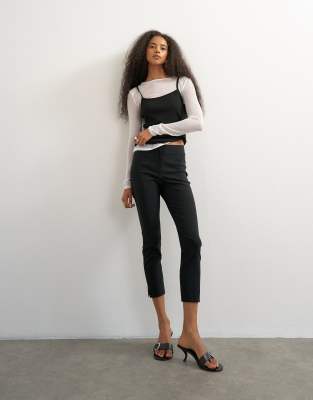 Topshop 3/4 Length Capri Trouser In Black