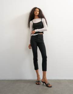 3 quarter length capri in black