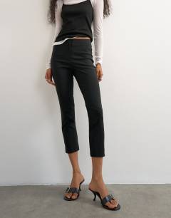 Model wearing 3 quarter length capri in black