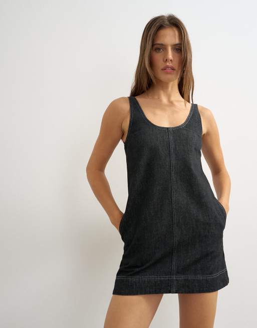 Topshop A-formet minikjole med dyb rund hals i sort vask