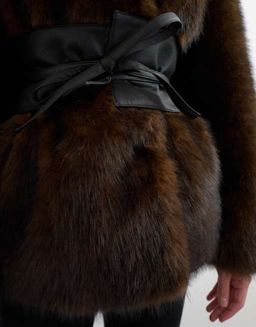 Topshop abrigo corto sin cuello con cinturón de piel sintética en marrón, 3 de 4