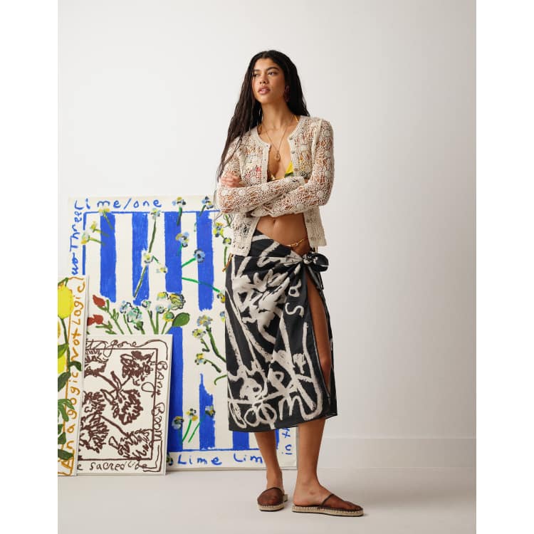 TLC Sarong wrap. Black & Cream Patterned Women main image 4